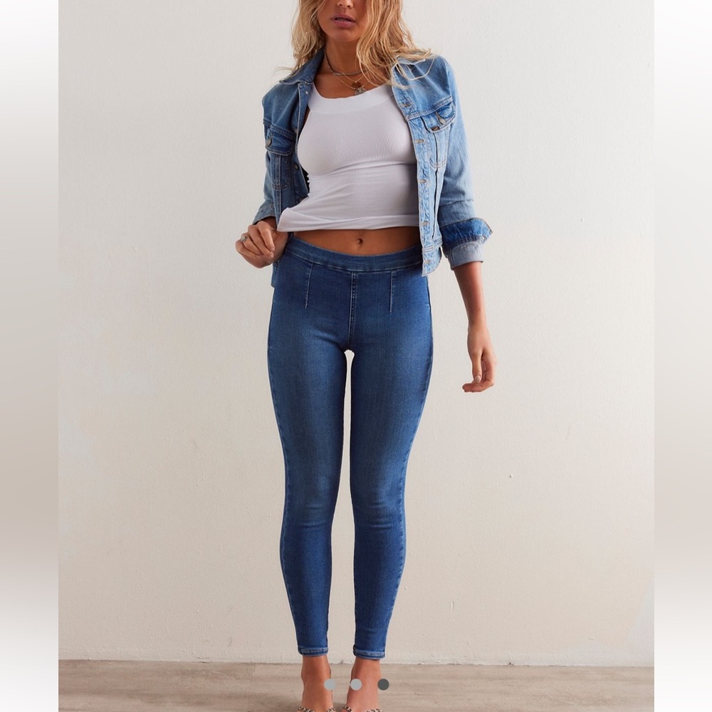 We the Free CRVY Infinite Stretch Pull On Skinny Jeans in Blue Bird